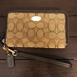 Coach wristlet wallet
